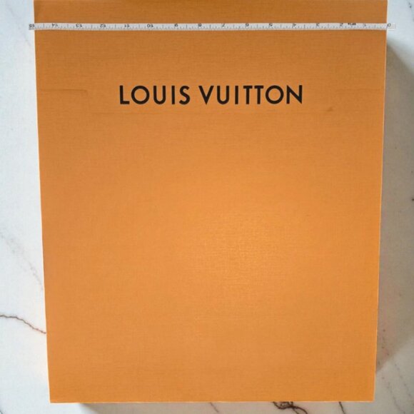 ✨ Louis Vuitton Large Logo Clothing Gift Envelope – Luxury Packaging ✨ - Picture 3 of 5